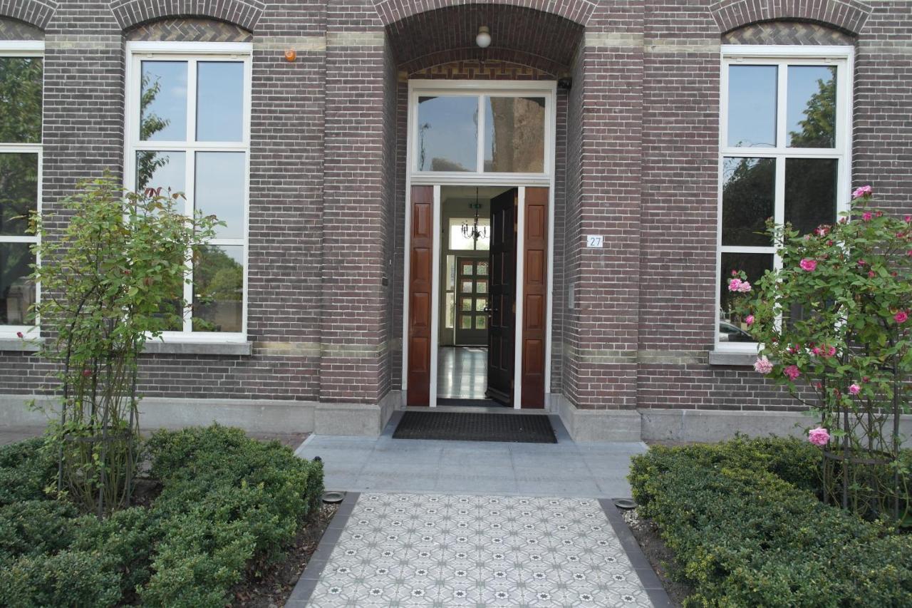 B&B Groepsaccommodatie De Pastorie Lage Mierde Exterior foto
